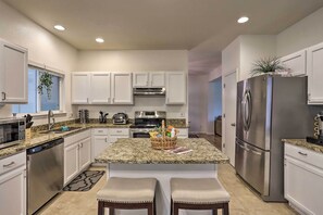 House (5 Bedrooms) | Interior