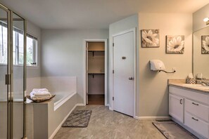 House (5 Bedrooms) | Interior - Spacious Thornton Home: 15 Mi to Downtown Denver! (Thornton)