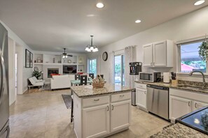 House (5 Bedrooms) | Interior