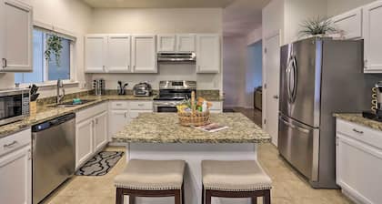 Spacious Thornton Home: 15 Mi to Downtown Denver!