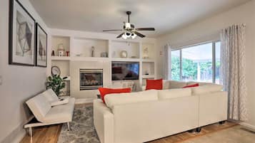 House (5 Bedrooms) | Interior