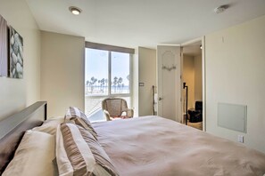 Apartment (2 Bedrooms) | Interior - Beachfront Oceanside Condo w/ Pool & Hot Tub! (Oceanside)