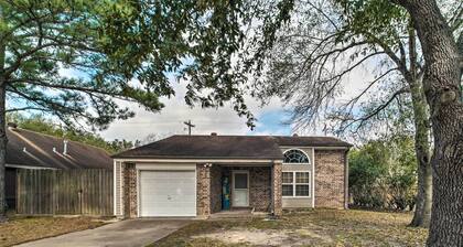 Bright College Station Abode: 3 Mi to Kyle Field