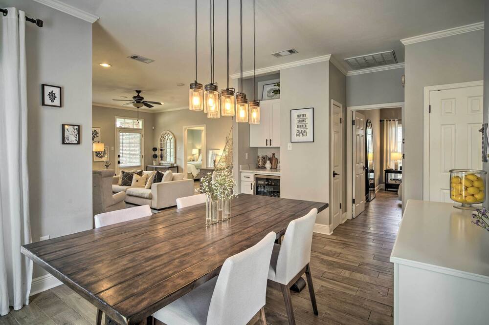 Baton Rouge Game Day House w/ Chic Yard Space - Plaquemine, LA