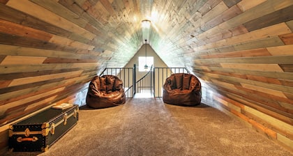 Hillside Cripple Creek Cabin w/ Hot Tub, Mtn Views