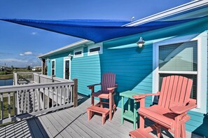 House (3 Bedrooms) | Interior - Walk to Shore: Crystal Beach Home w/ Deck + Grill! (Port Bolivar)