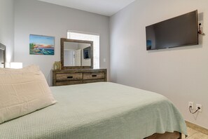 Apartment (3 Bedrooms) | Interior - Island Retreat w/ Pool Access - 1 Block to Beach! (South Padre Island)