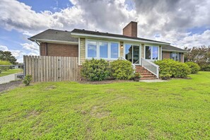 Interior - Family Getaway w/ Pier on Currituck Sound (Currituck)