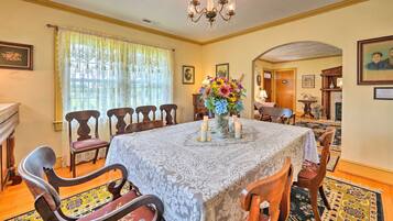 House (4 Bedrooms) | Interior