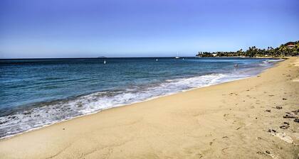 Breezy Condo w/ Ocean View Balcony: Walk to Beach!