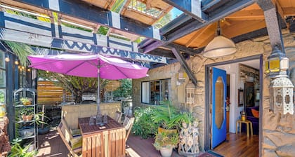 Bohemian Wonderland: Benicia Bungalow w/ Pergola!