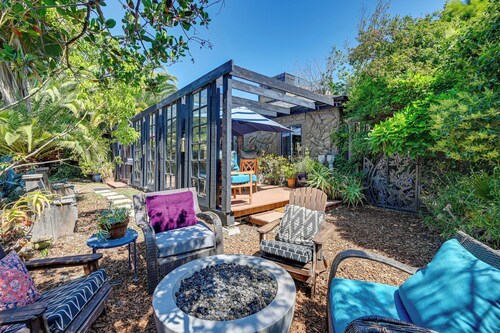 Bohemian Wonderland: Benicia Bungalow w/ Pergola!