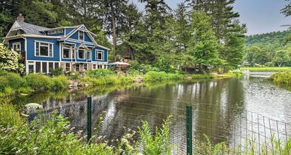 Lakefront Poconos Retreat w/ Hot Tub, Near Hiking!
