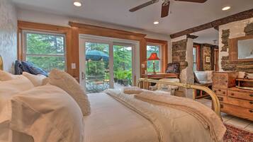 Apartment (1 Bedroom) | 1 bedroom, iron/ironing board, bed sheets