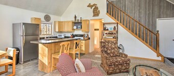 Lakes of the North Home on Snowmobile & ATV Trail!