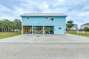 House (2 Bedrooms) | Interior - 1 Mi to Marina: Cozy Angler's Cottage in Rockport (Rockport)