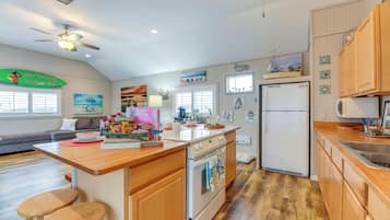 House (2 Bedrooms) | Interior