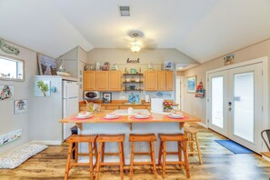 House (2 Bedrooms) | Interior - 1 Mi to Marina: Cozy Angler's Cottage in Rockport (Rockport)