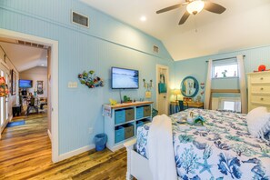 House (2 Bedrooms) | Interior - 1 Mi to Marina: Cozy Angler's Cottage in Rockport (Rockport)