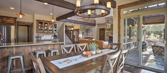 Modern Eagle Crest Escape w/ Patio & 2 Balconies!