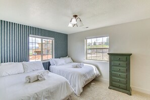 House (6 Bedrooms) | 6 bedrooms, free cots/infant beds, bed sheets - Massive Cabin w/ Game Room, 1 Mi to Bear Lake (Garden City)