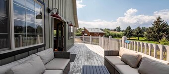 Massive Cabin w/ Game Room, 1 Mi to Bear Lake
