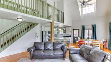 TV, fireplace, ping pong