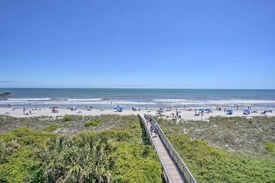 Beachfront Isle of Palms Condo w/ Balcony & Pool!