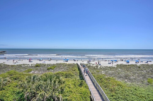 Beachfront Isle of Palms Condo w/ Balcony & Pool!