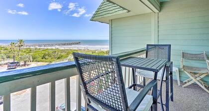 Beachfront Isle of Palms Condo w/ Balcony & Pool!