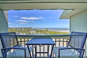 Apartment (1 Bedroom) | Interior - Beachfront Isle of Palms Condo w/ Balcony & Pool! (Isle of Palms)