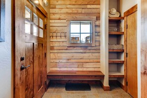 House (3 Bedrooms) | Interior - 2 Blocks To Grand Lake: Downtown Western Cabin! (Grand Lake)