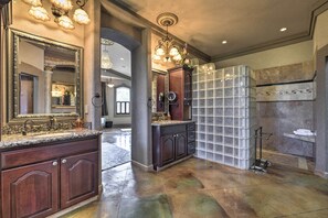 المنشأة من الداخل