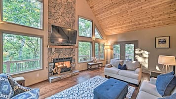 House (5 Bedrooms) | Interior