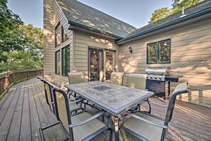 House (5 Bedrooms) | Interior - Wintergreen Resort Home w/ Deck! (Roseland)