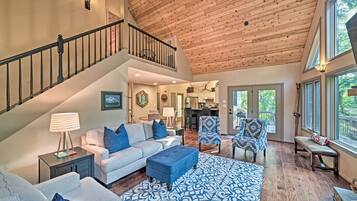 House (5 Bedrooms) | Interior
