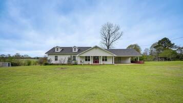 House (5 Bedrooms) | Front of property