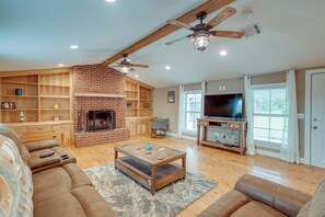 House (5 Bedrooms) | Interior