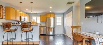 12 Mi to Denver: Golden Vacation Rental!
