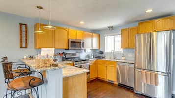 ์ํํธ (2 Bedrooms) | ์ ์ฉ ์ฃผ๋ฐฉ | ์ ์๋ ์ธ์ง, ์ค๋ธ, ์ฟกํ, ์๊ธฐ ์ธ์ฒ๊ธฐ