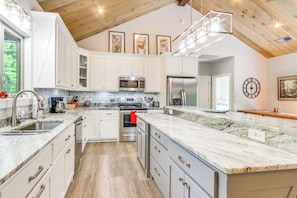 House (3 Bedrooms) | Interior