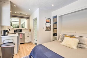 Apartment (0 Bedroom) | Interior