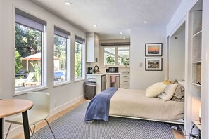 Apartment (0 Bedroom) | Interior
