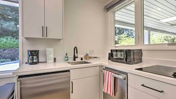 Apartment (0 Bedroom) | Interior