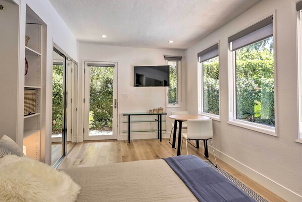 Apartment (0 Bedroom) | Interior