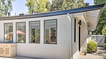 Apartment (0 Bedroom) | Front of property