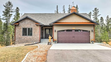 House (5 Bedrooms) | Interior