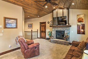 House (5 Bedrooms) | Interior