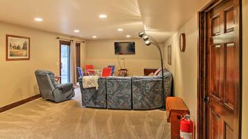 House (5 Bedrooms) | Interior