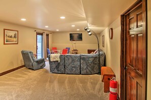 House (5 Bedrooms) | Interior